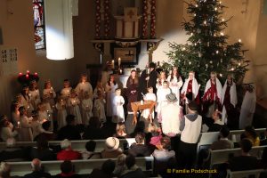 Wie an jedem Heiligabend begeisterten die Kinder in der Caselwitzer Kirche im Rahmen von zwei Gottesdiensten die große Besucherschar. Das Krippenspiel ist diese Mal unter der Regie von Christian Mende und der jungen Gemeinde entstanden.