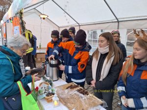 „Spatzennest“- Kinder eröffnen Obergrochlitzer Weihnachtsambiente