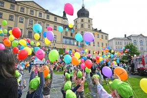 1000 Luftballons fürs Park und Schlossfest gestartet